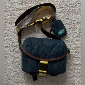 BAGSMART Navy and Yellow Bag